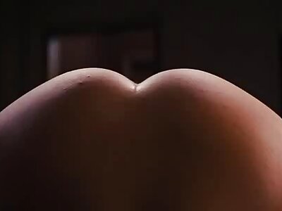 Vanna Bardot tem sua boceta apertada perfurada depois de vídeo pornô de mulher bem gostosa dar cabeça