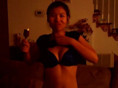 Latina carnuda Violet Myers goza vídeo de pornô de mulher bem gostosa forte no pau enorme
